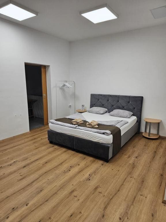 Apartment room - Image 2