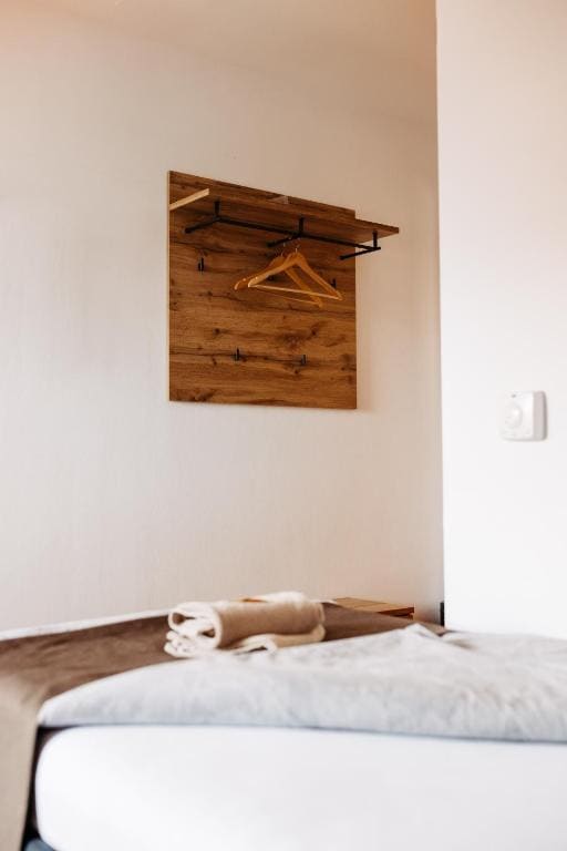 Twin Room with Extra Bed room - Image 3