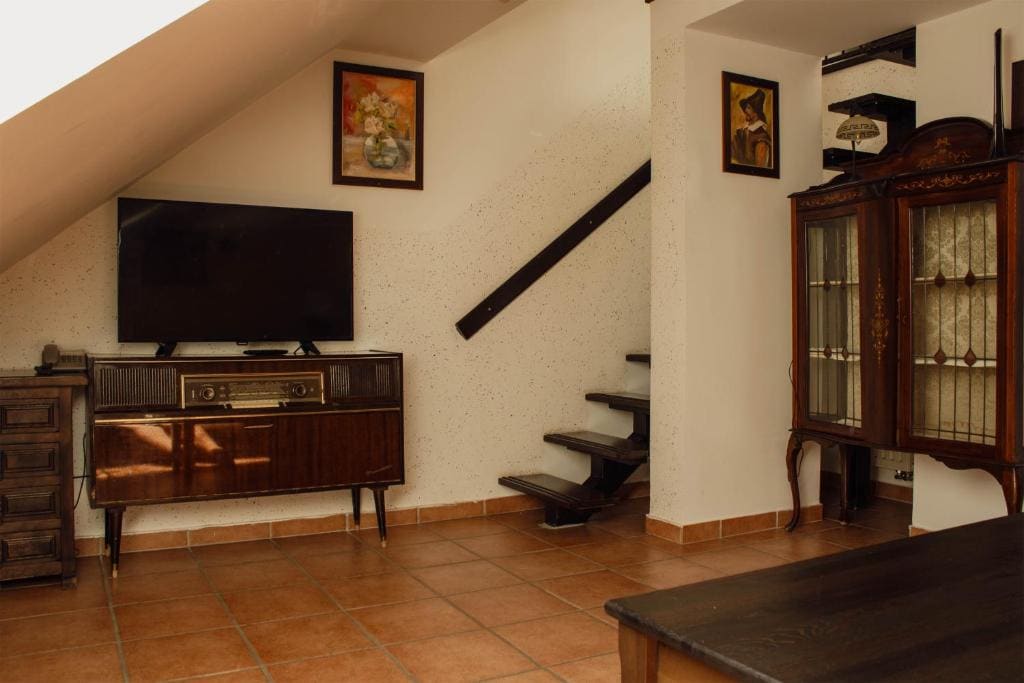 Studio Apartment room - Image 1