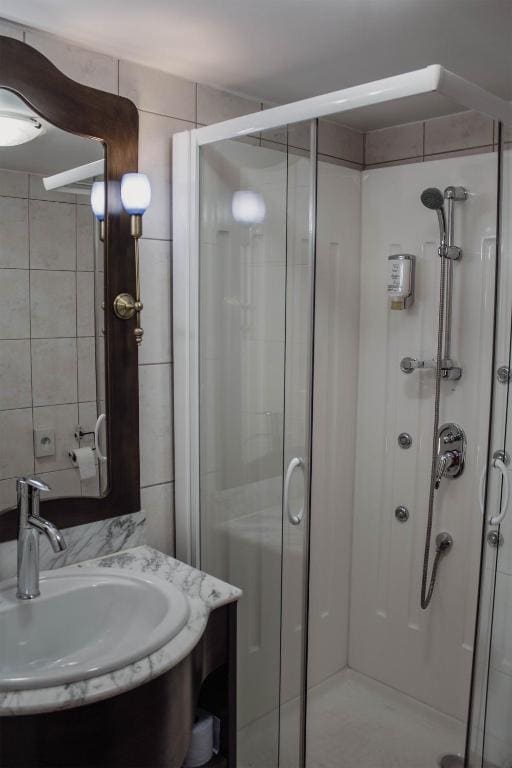 Studio Apartment room - Image 2