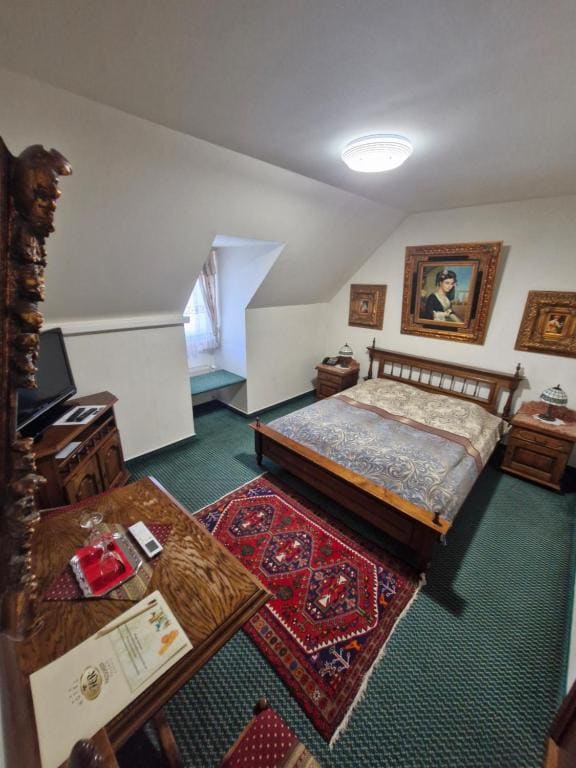 Small Single Room room - Image 1