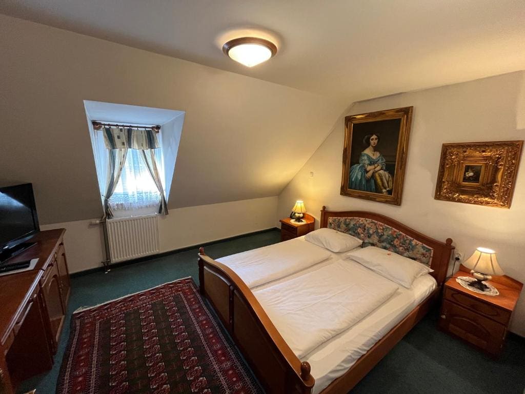 Small Single Room room - Image 2