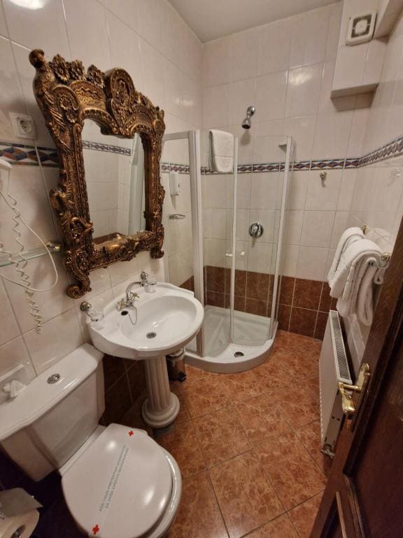 Twin Room with Balcony room - Image 2
