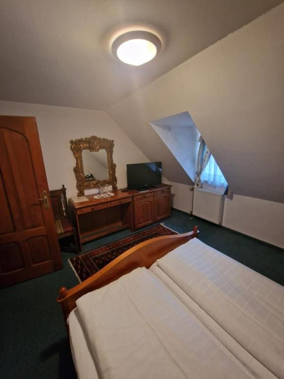 Double Room with Balcony room - Image 2