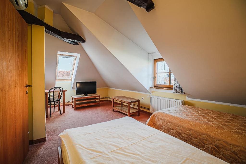 Twin Room with Landmark View room - Image 1
