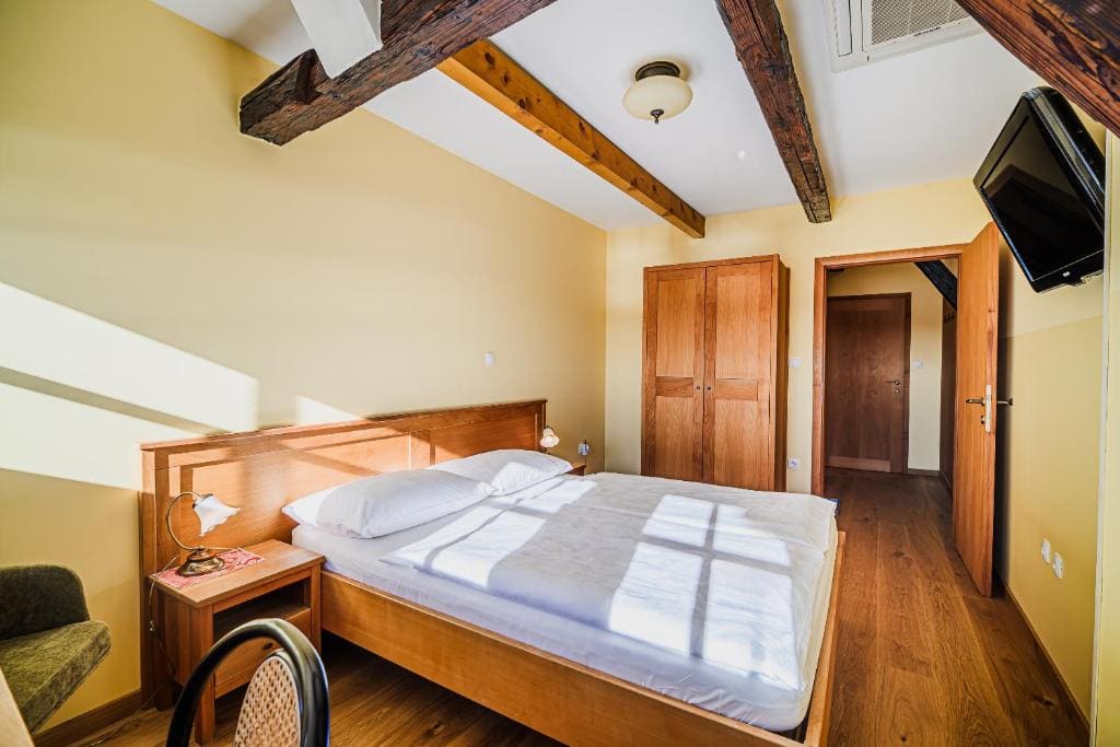 Standard Double Room with River View room - Image 2