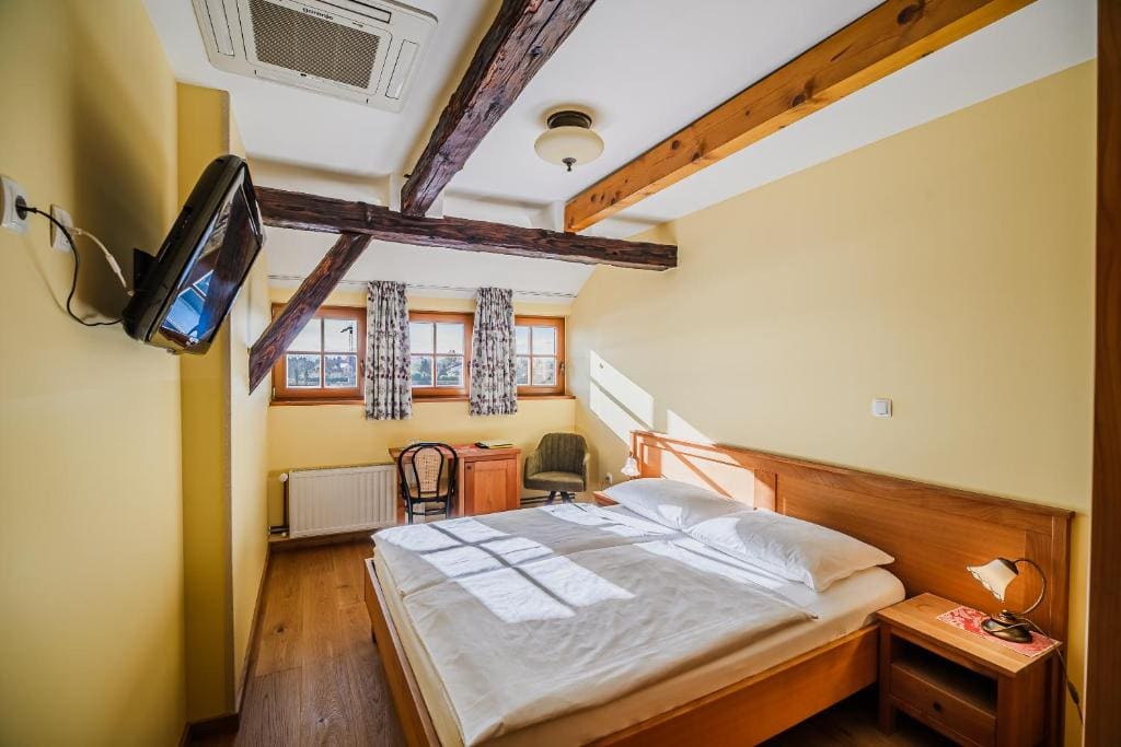 Standard Double Room with River View room - Image 3