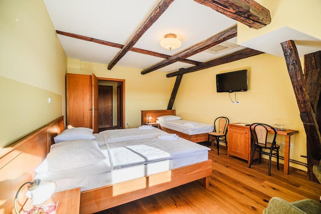 Triple Room with River View room - Image 1