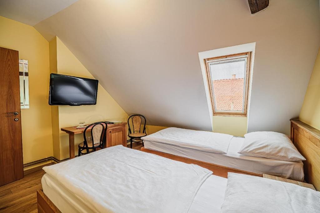 Twin Room with Bathroom room - Image 1