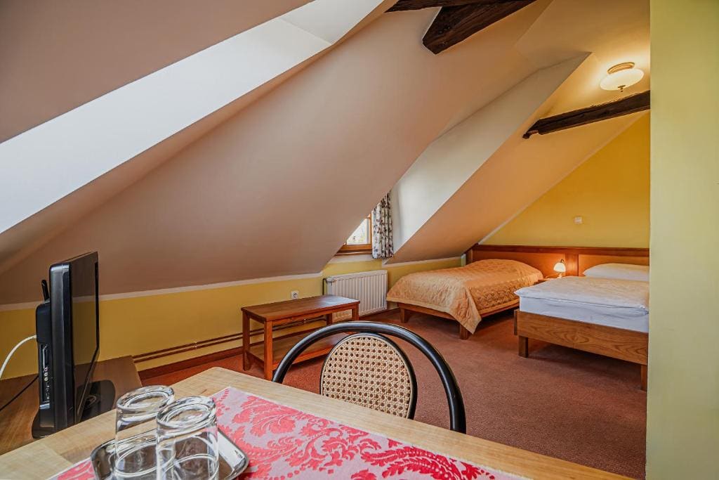 Twin Room with Landmark View room - Image 3