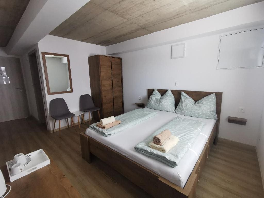 Double Room with Private Bathroom room - Image 1