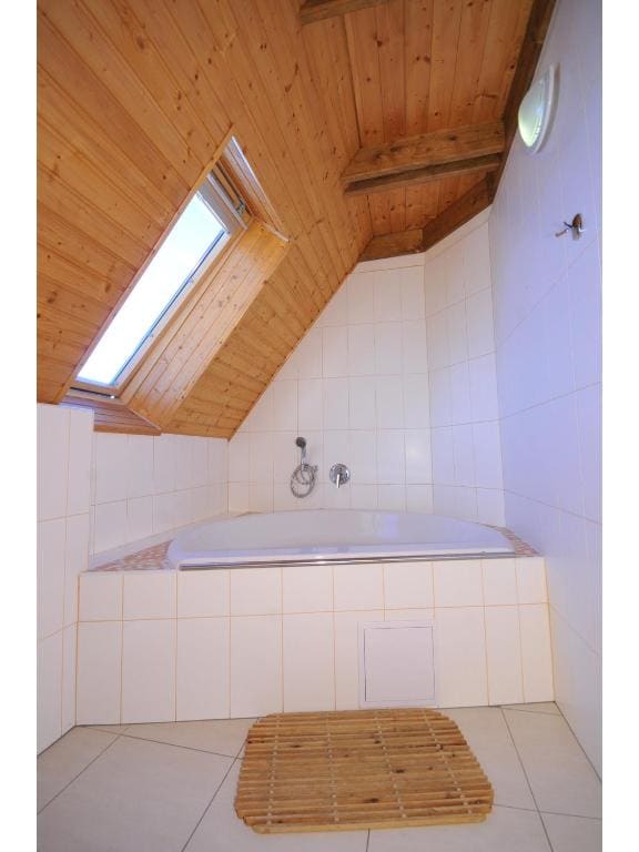 Four-Bedroom Holiday Home room - Image 1