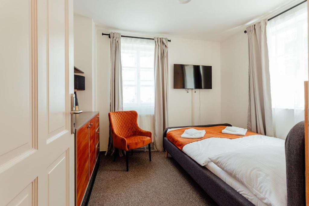 Small Double Room room - Image 3