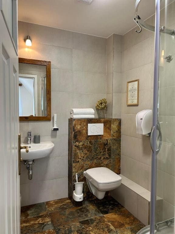 Standard Twin Room room - Image 3