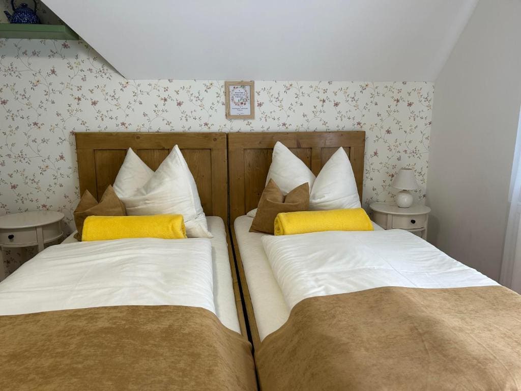 Standard Twin Room room - Image 2