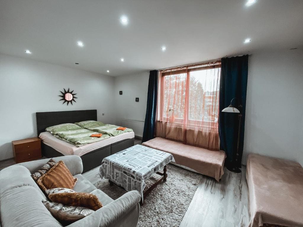 Deluxe Triple Room room - Image 1