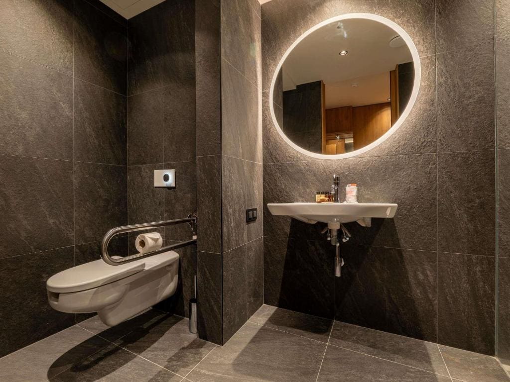 Swiss Advantage Room - Mobility Accessible room - Image 3