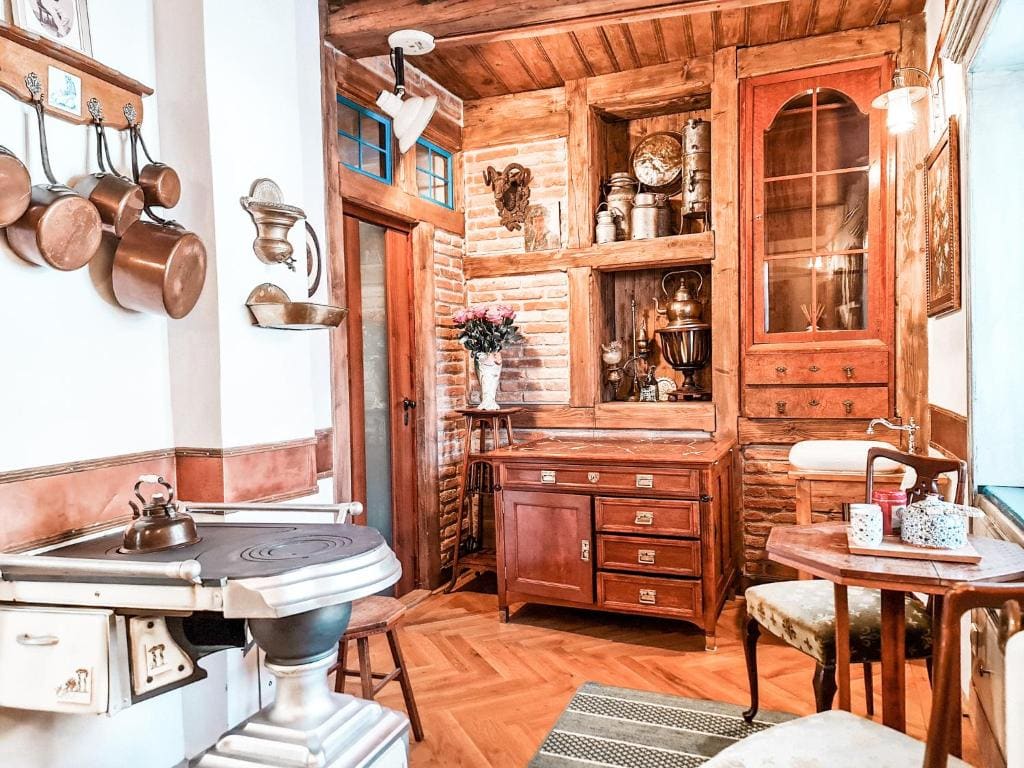 Deluxe Apartment with Garden View - Galeria Art Nouveau room - Image 1