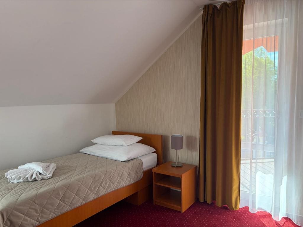 Classic Quadruple Room room - Image 2