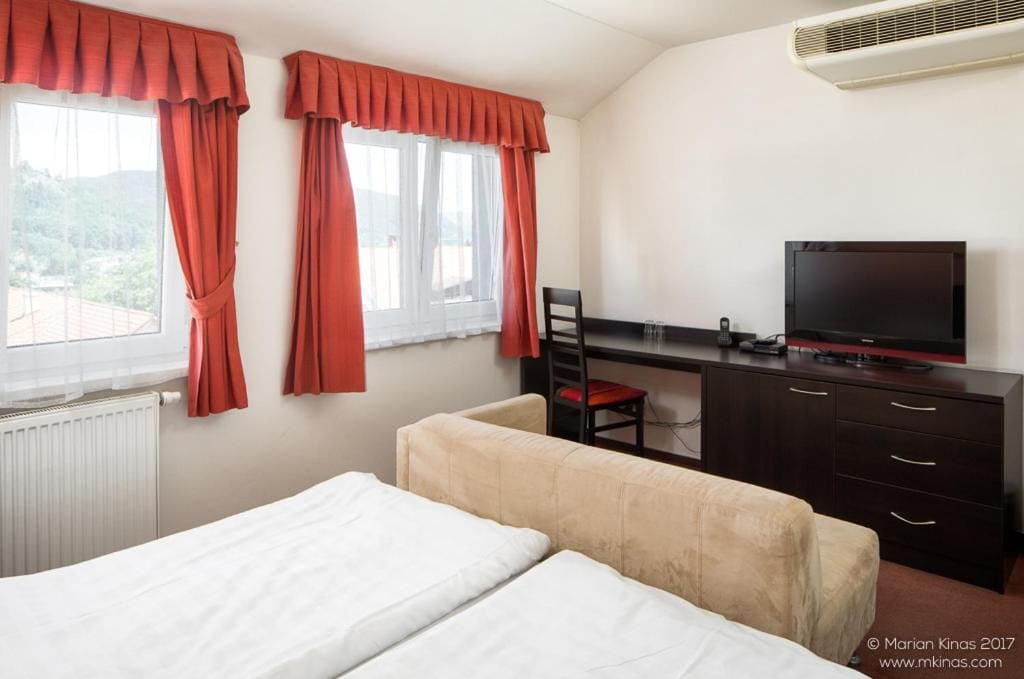 Double Room with Balcony room - Image 3