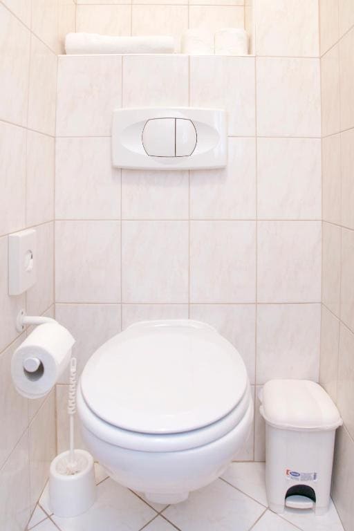 One-Bedroom Apartment room - Image 1