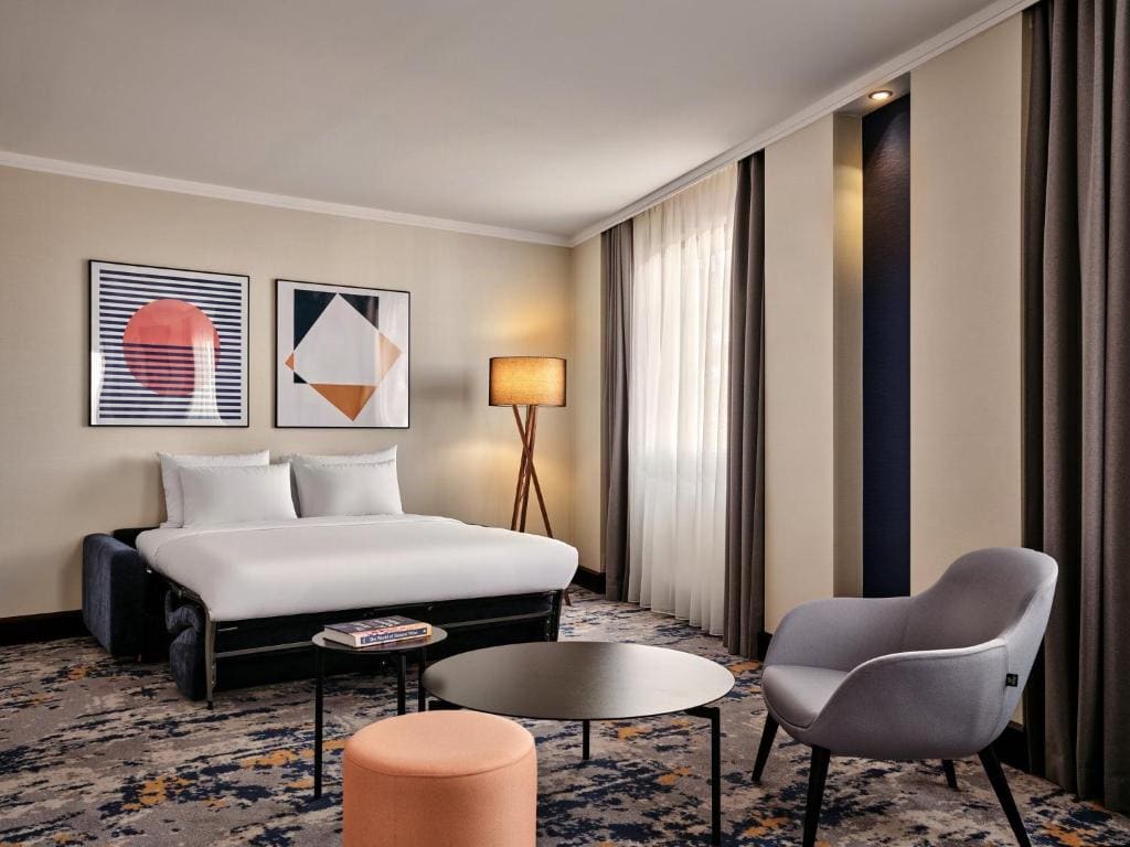 Business Suite with Living and Dining Area room - Image 3