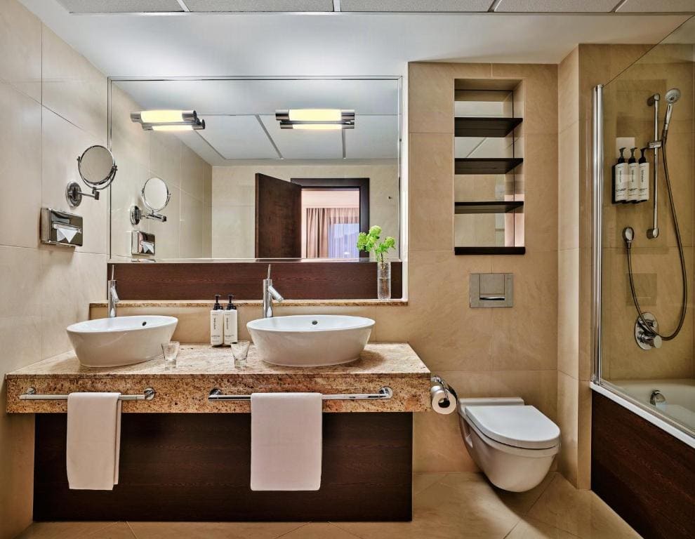 Comfort Suite with Living Area room - Image 2