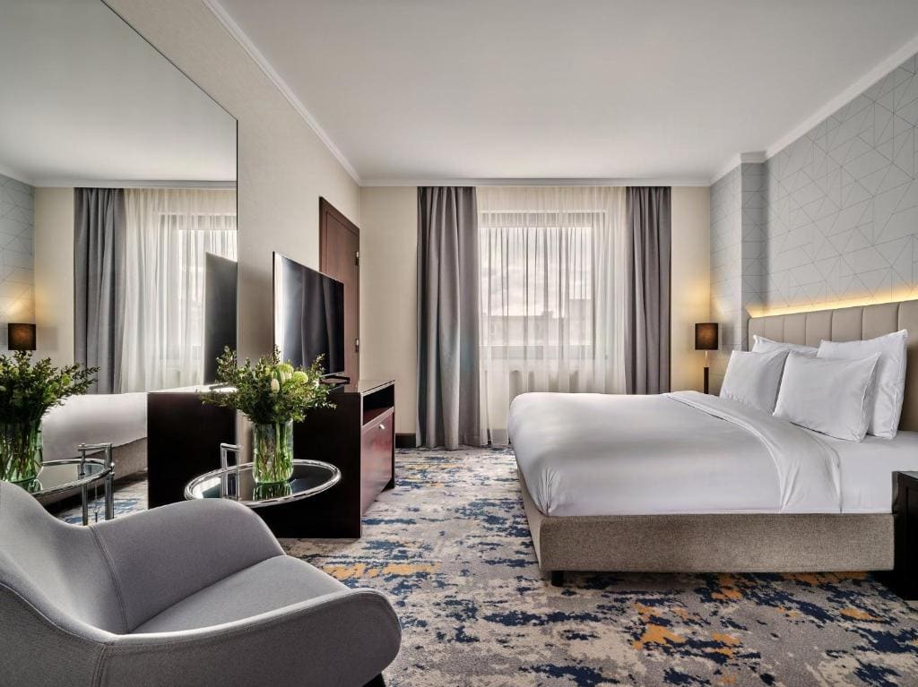 Family Suite with Living Area room - Image 3