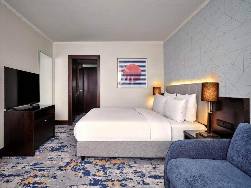 Standard Queen Room with Sofa Bed room - Image 2