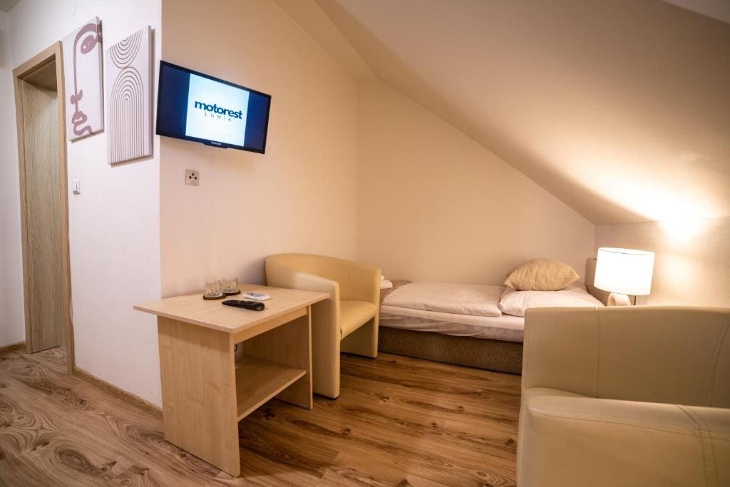 Deluxe Twin Room room - Image 3