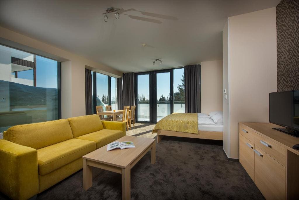Double Room with Balcony room - Image 2