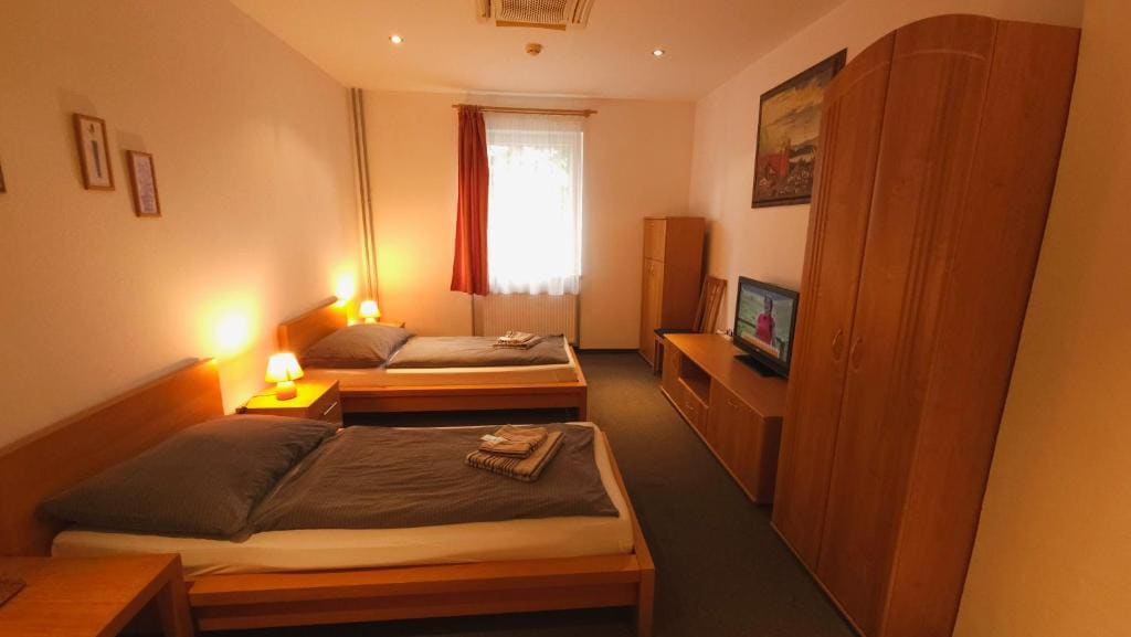 Standard Twin Room room - Image 2
