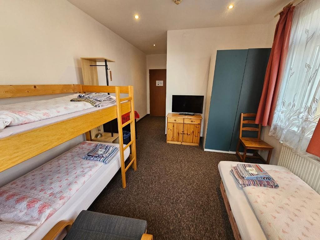 Comfort Triple Room with Shower room - Image 2