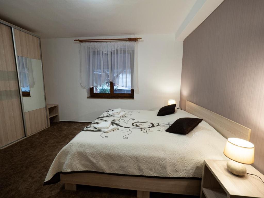One-Bedroom Suite room - Image 2