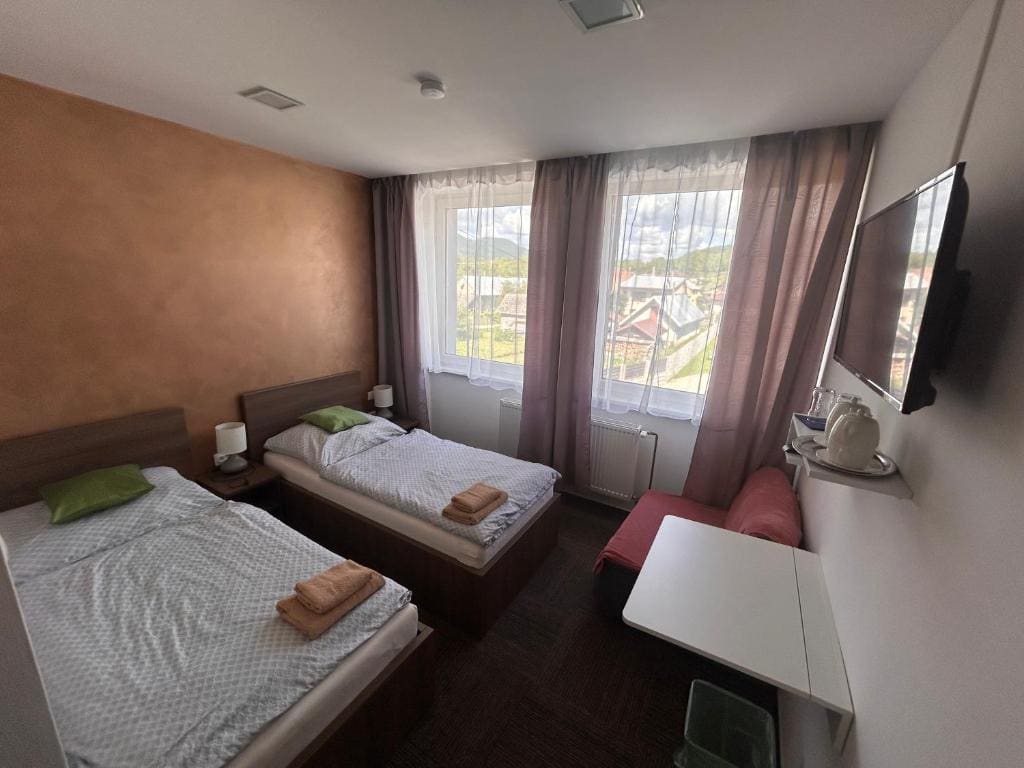 Standard Twin Room room - Image 3