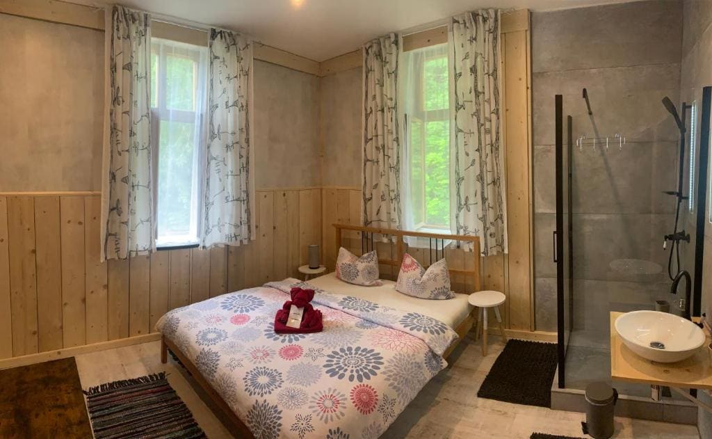 Deluxe Room room - Image 3