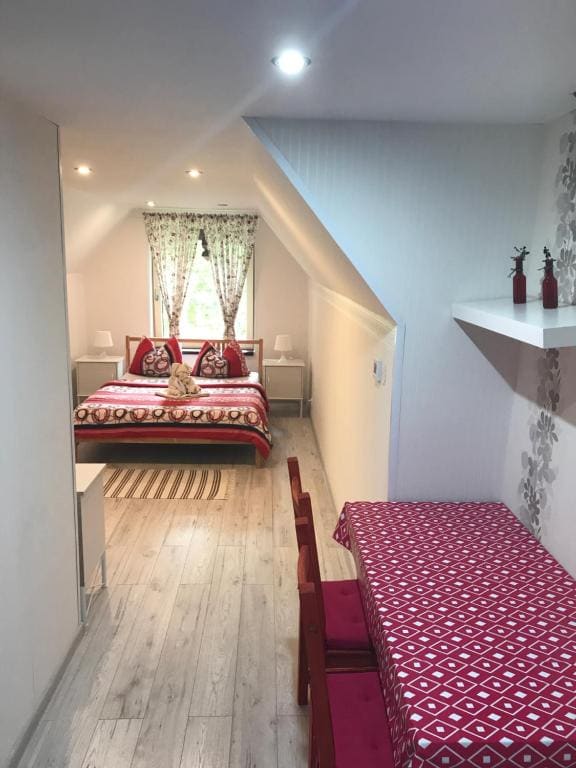 Deluxe Family Suite room - Image 3