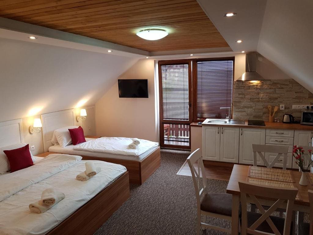 Triple Room with Balcony room - Image 2