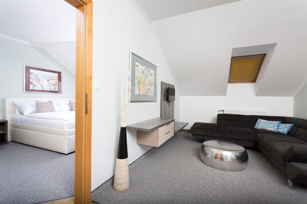 Suite room - Image 3