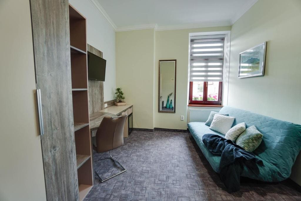 Business Double Room with Sofa Bed room - Image 3