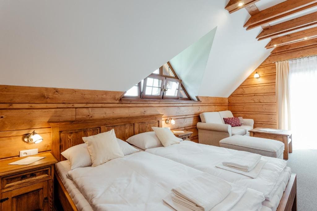 Deluxe Double Room with Extra Bed room - Image 3