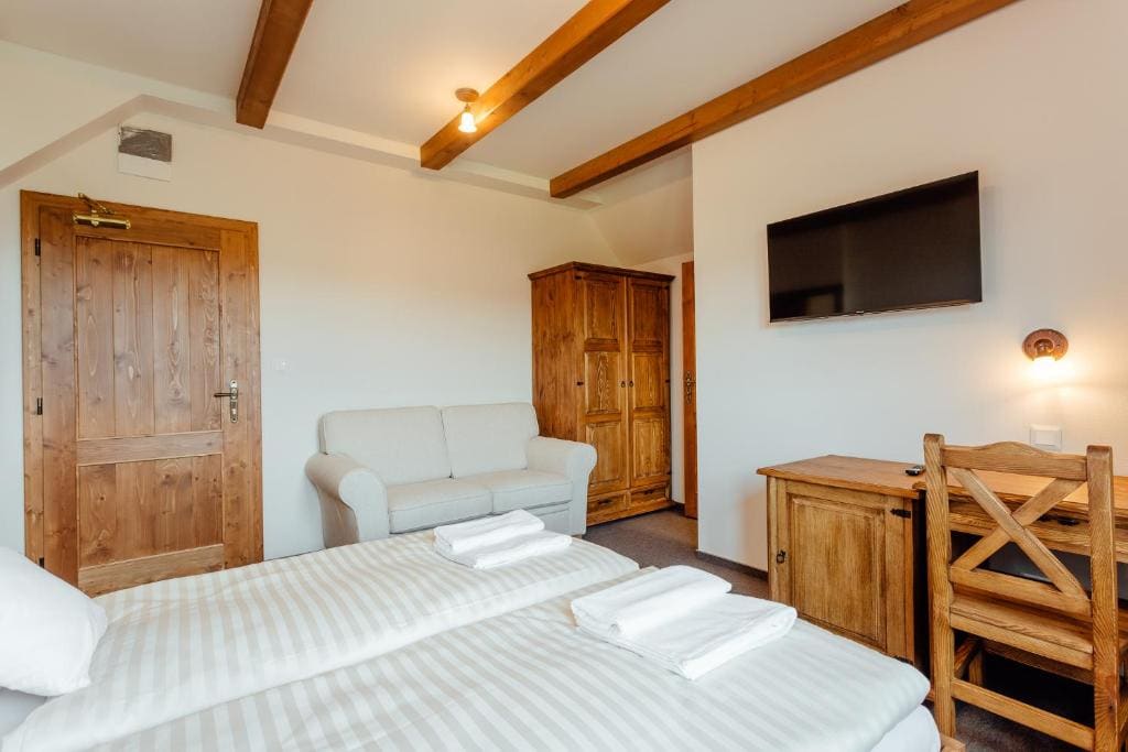 Double Room with Balcony room - Image 2