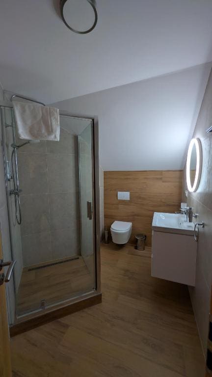 One-Bedroom Apartment with City View room - Image 1