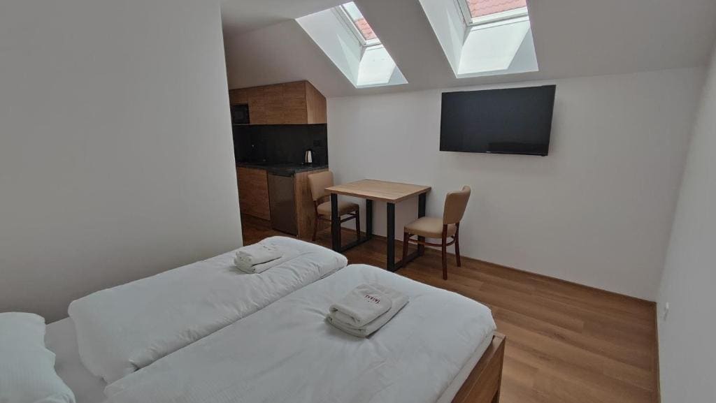 One-Bedroom Deluxe Apartment room - Image 3