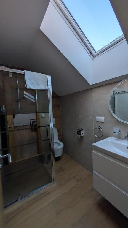 One-Bedroom Deluxe Apartment room - Image 2