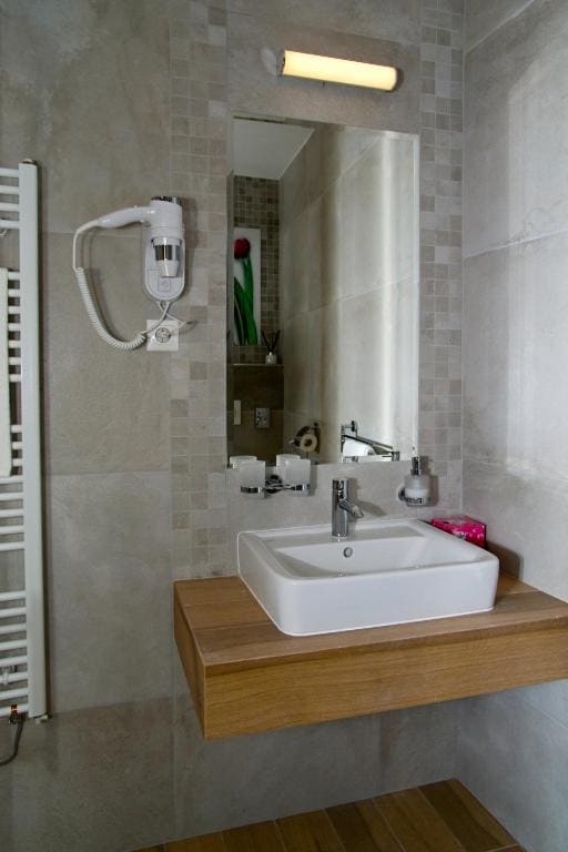 Standard Triple Room with Extra Bed room - Image 1