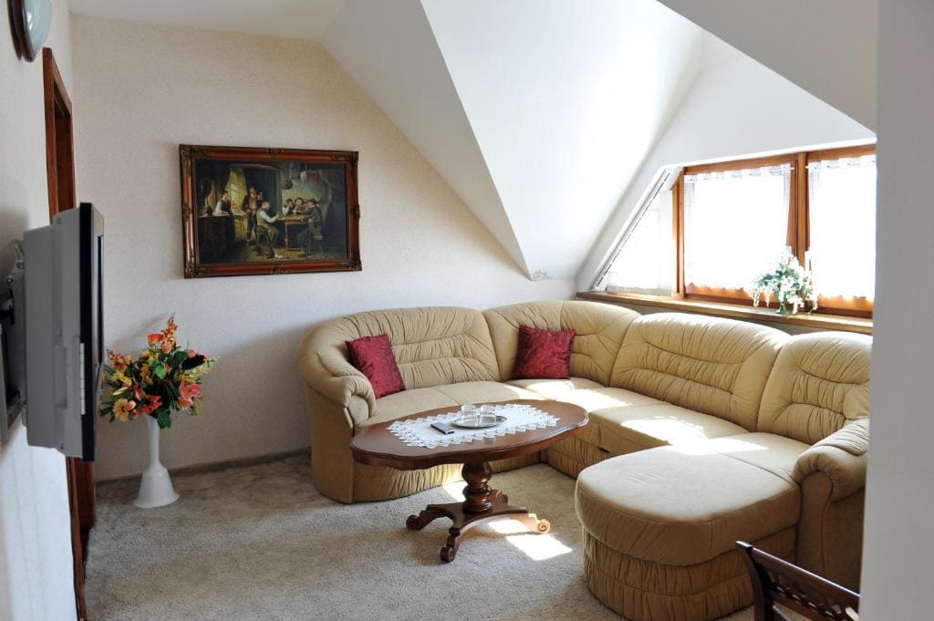 Deluxe Suite room - Image 3