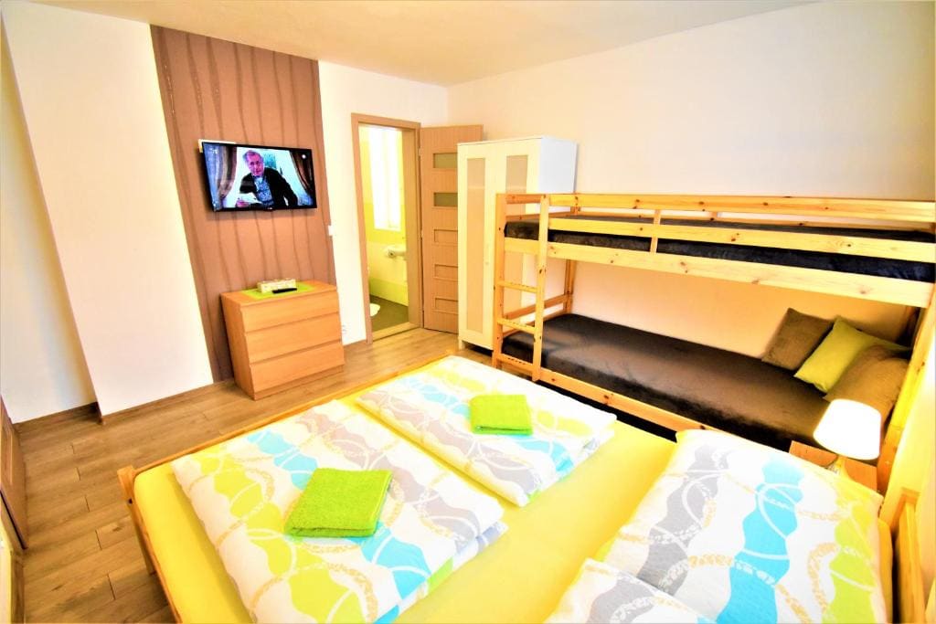 Quadruple Room with Private Bathroom room - Image 1