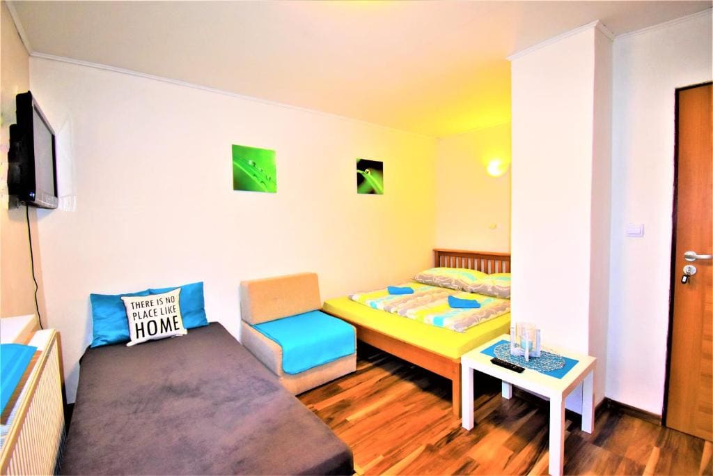 Family Room with Private Bathroom room - Image 2