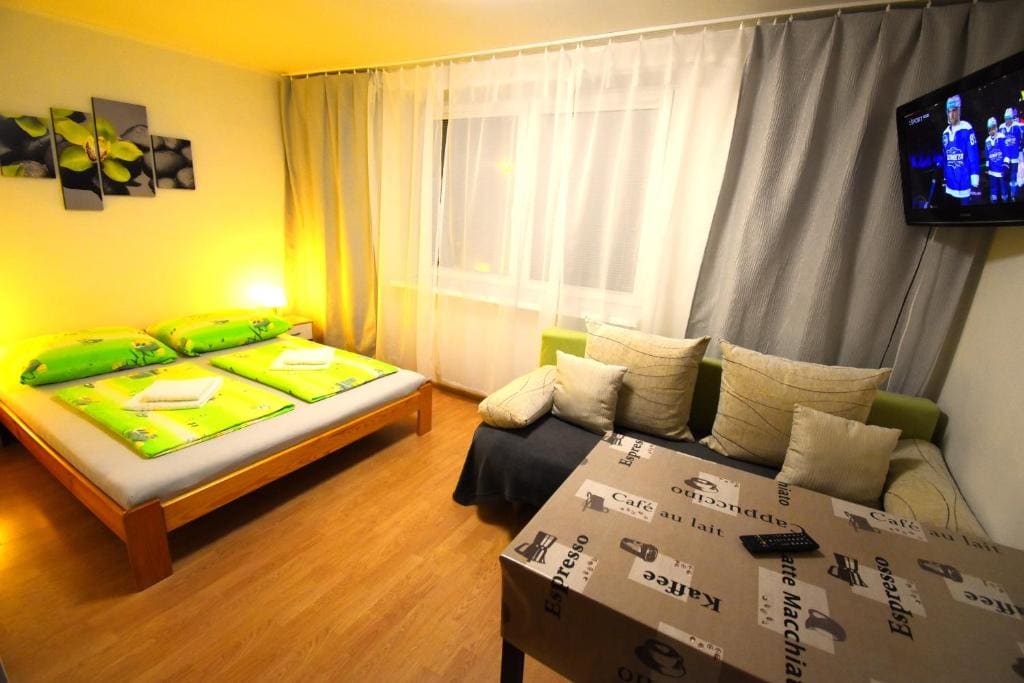 Family Room with Bathroom room - Image 1